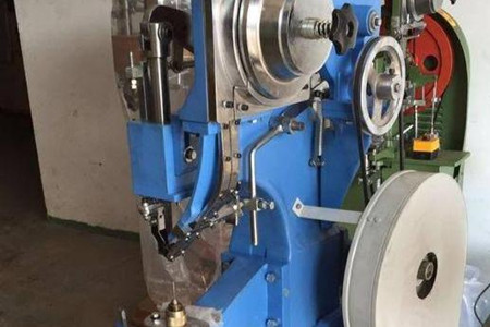 購買氣液增壓鉚釘機時主要看哪些方面？